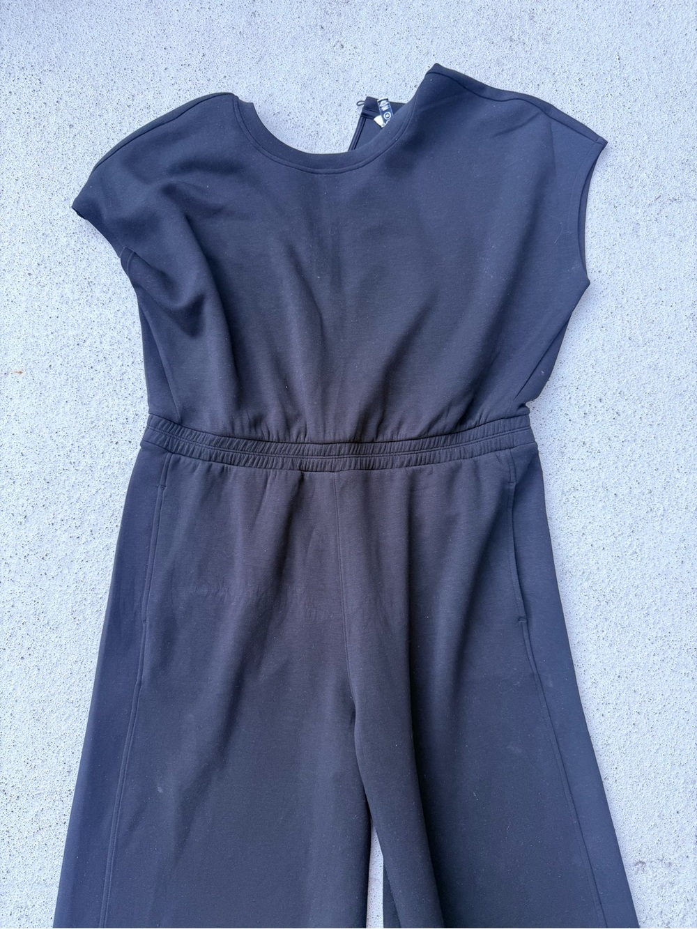 SPANX AirEssentials Cap Sleeve Cinched Jumpsuit in the shade Very Black Size 1X - Picture 4 of 7